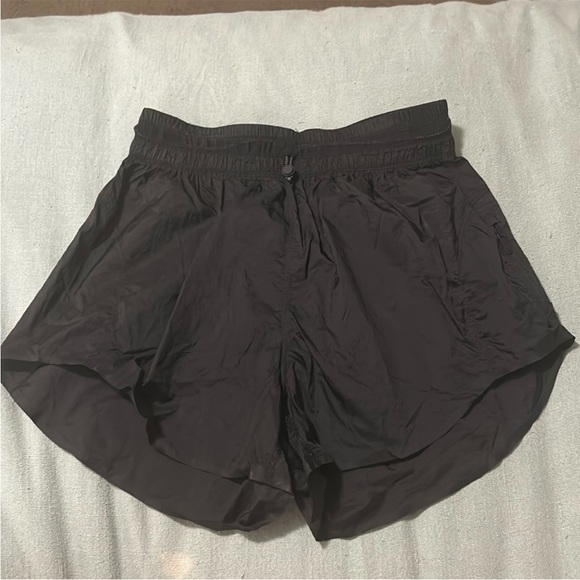 Limited Edition Lululemon Shorts- Size 6 - Picture 1 of 5